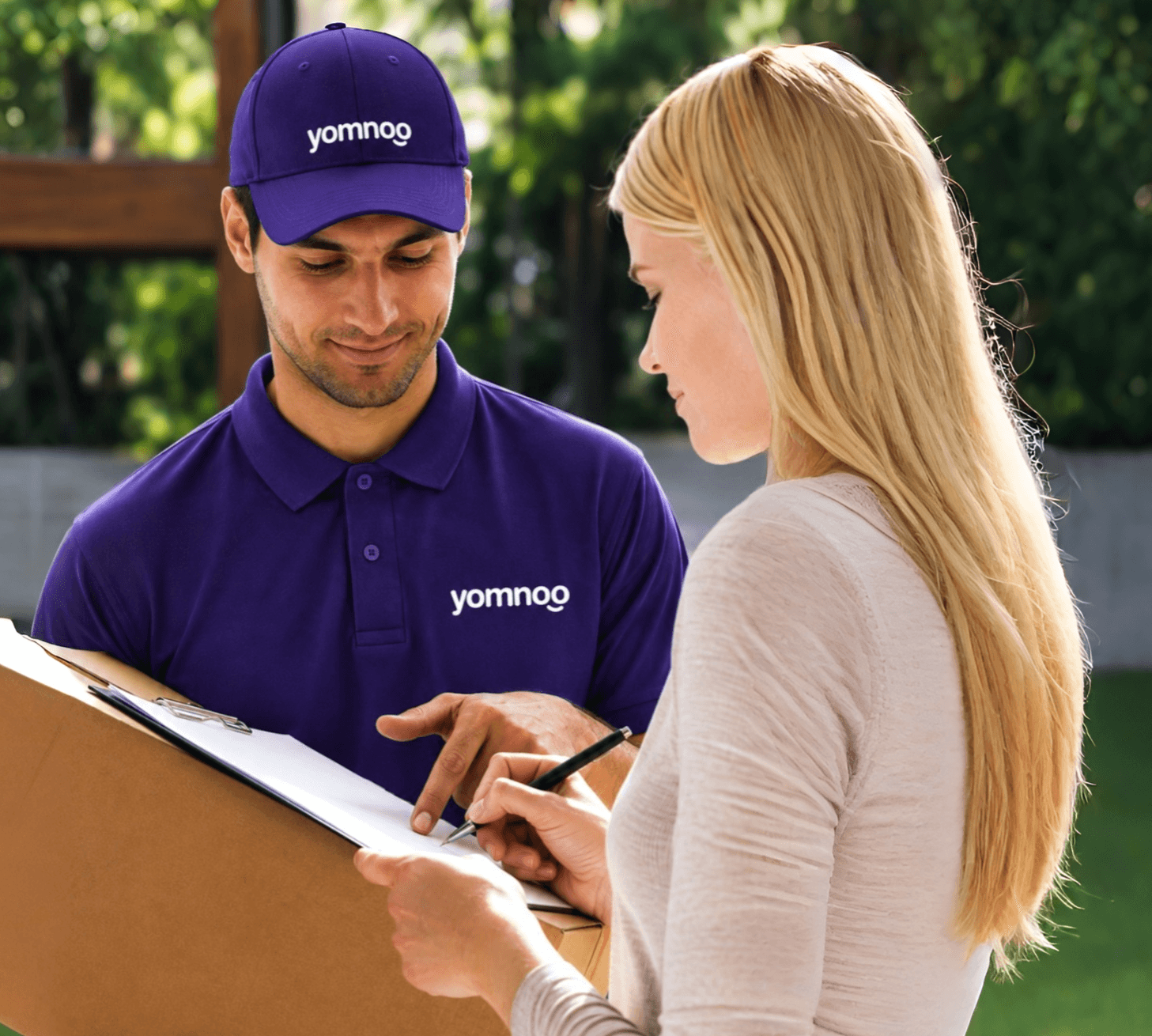 Yomnoo delivery person