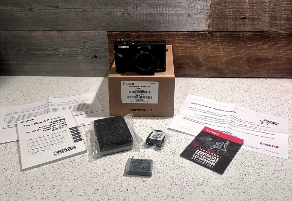 Brand new Canon G7 X Mark III Compact CamPerfect for vlogging with accessories. - Image 1