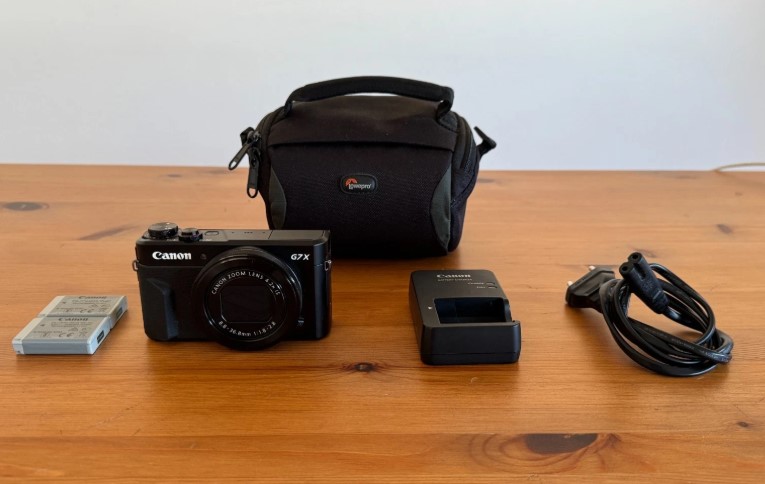 Canon G7 X Mark II, 2 Batteries, Charger & Case - Image 1