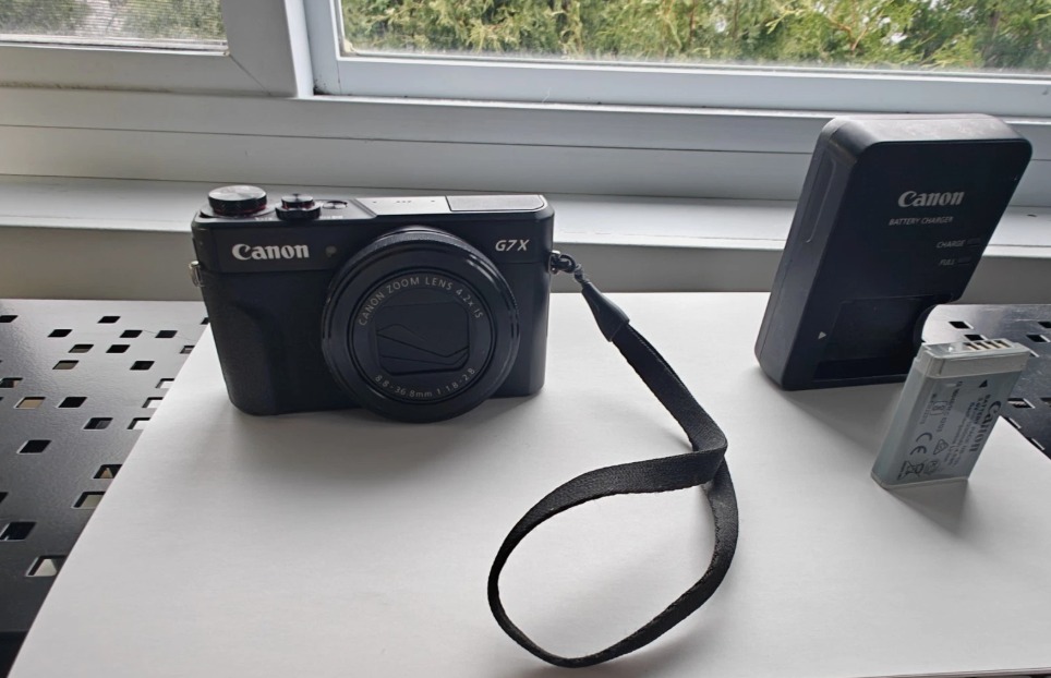Canon PowerShot G7X Mark II 20.1MP Compact Camera Black - Image 1