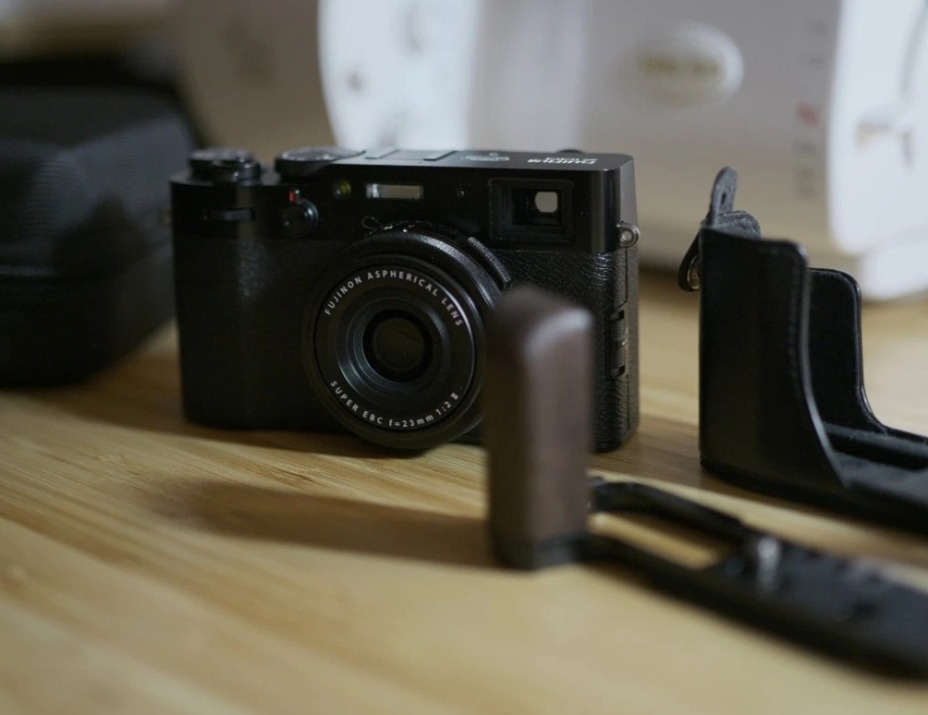Fujifilm X100V Black 26.1MP Digital Camera MINT SC8200 - NO BOX - WITH EXTRAS - Image 1