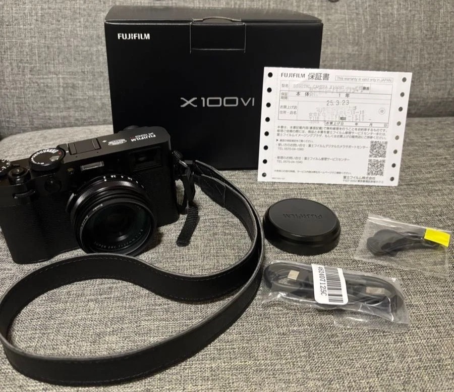 FUJIFILM X100VI Black Compact Digital Camera 4200 Shots with Warranty Card Used - Image 1