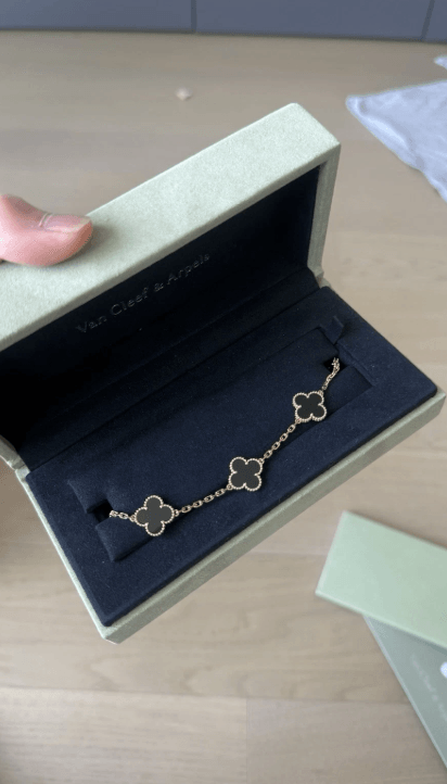 Luxury Van Cleef & Arpels Vintage Alhambra Bracelet, 18k Gold & Onyx Clover Motif - Image 1