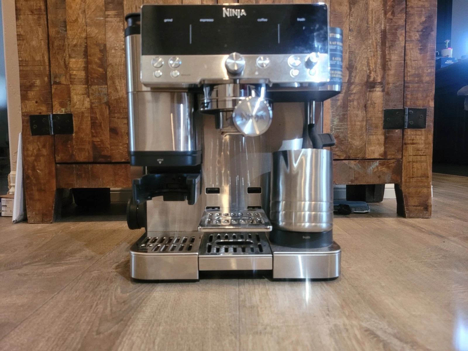 Ninja luxe cafe pro 3 in 1 Stainless steel only used a handful of times - Image 1