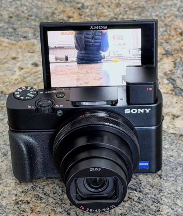Sony RX100 VII 4K 20.1MP Camera - 50 shots, free Sony Grip & an Battery - Image 1