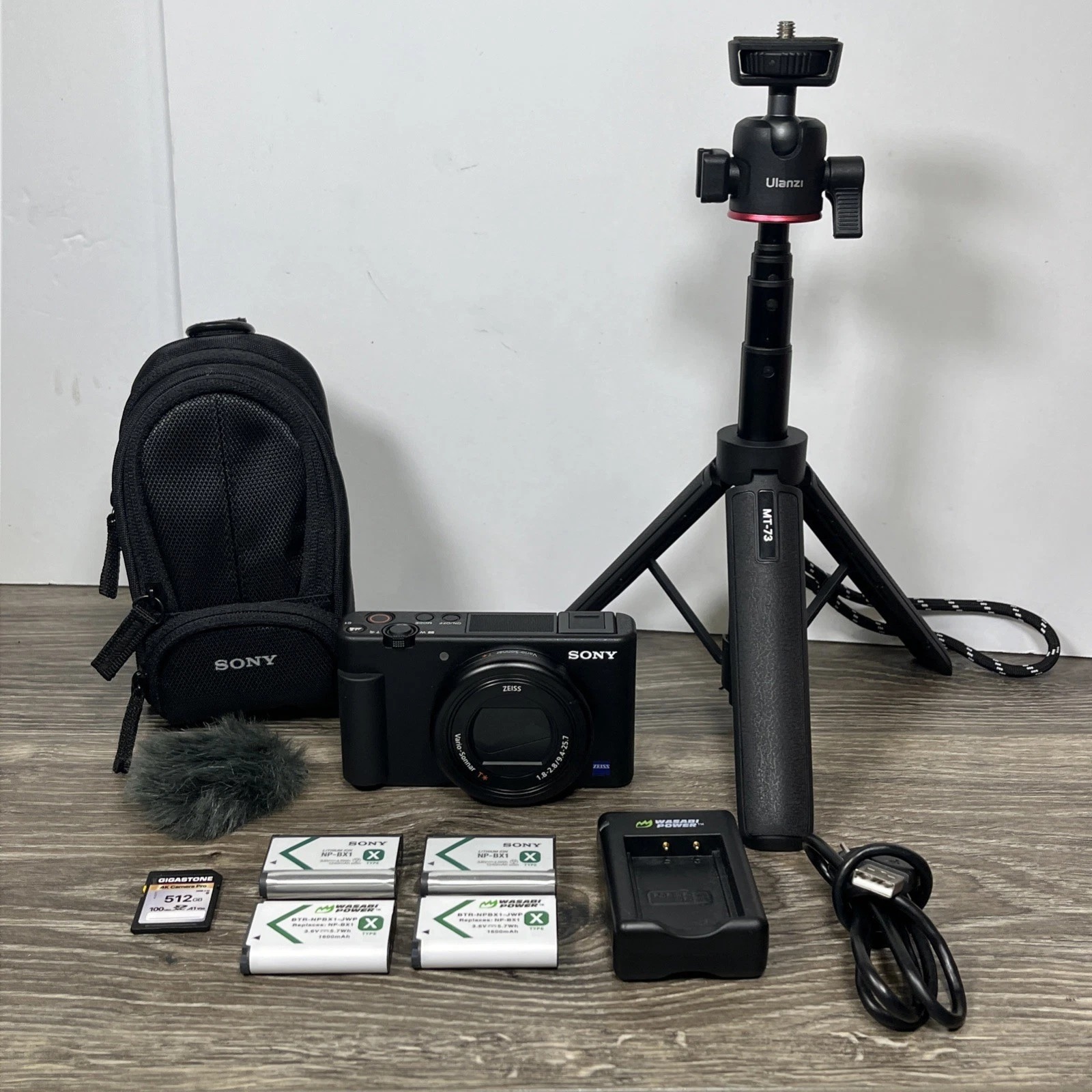 Sony ZV-1 Digital Camera 20.1MP 4K Vlog Zeiss Lens + Stand, Batteries, Charger - Image 1